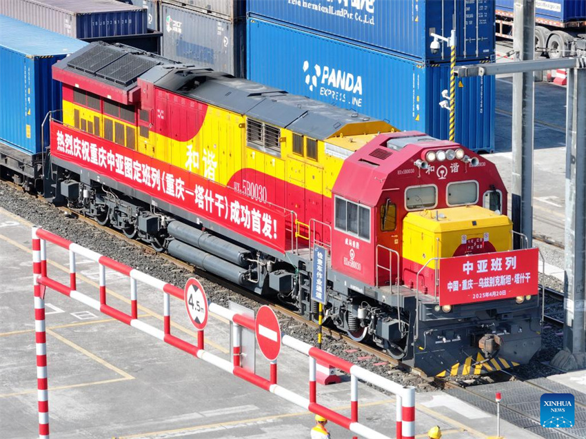 Rota regular de trem de carga liga Chongqing, na China, à ásia Central