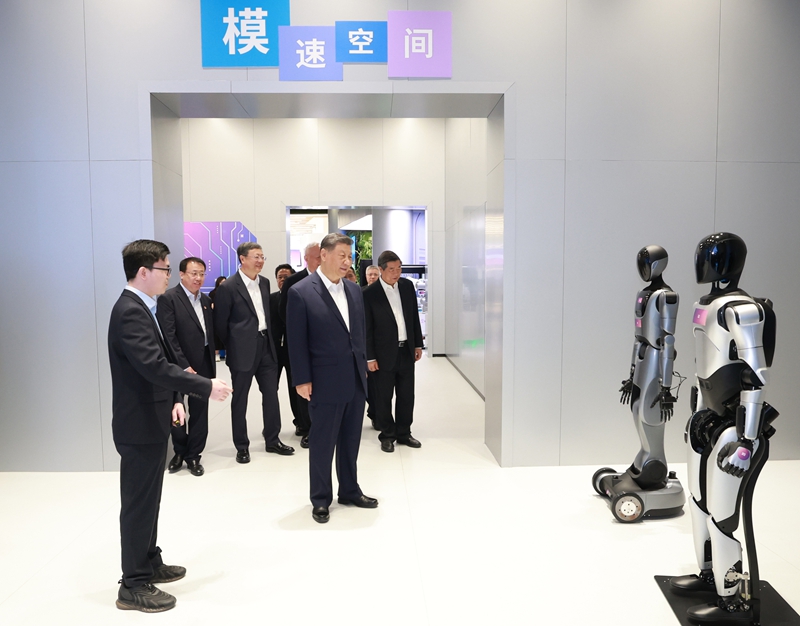 Xi Jinping inspeciona incubadora de grandes modelos em Shanghai, ressaltando as ambi??es de IA da China