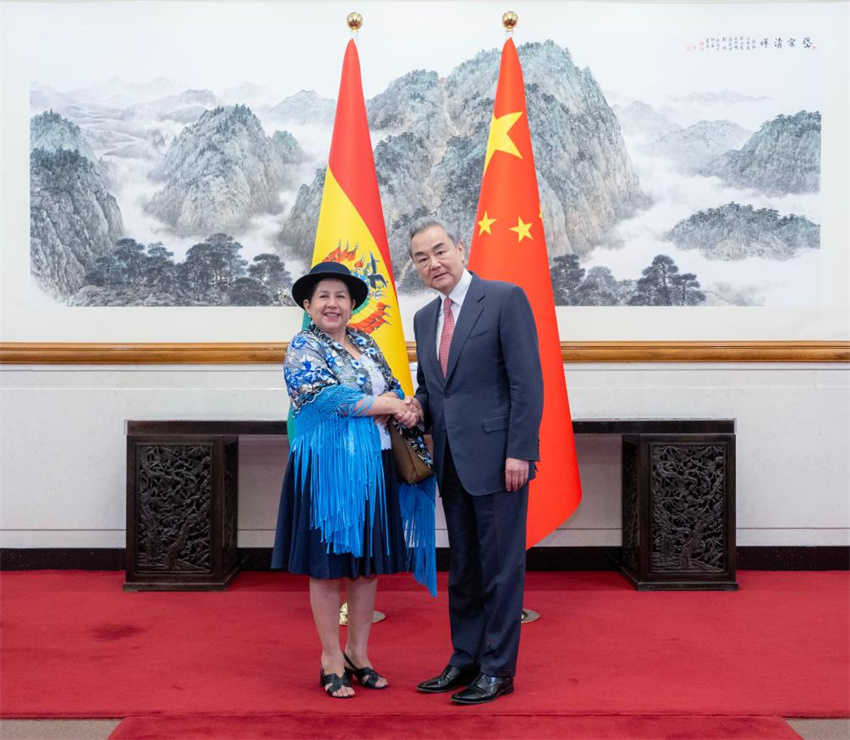 Chanceler chinês reúne-se com homólogos de países da América Latina e do Caribe