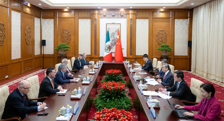 Chanceler chinês reúne-se com homólogos de países da América Latina e do Caribe