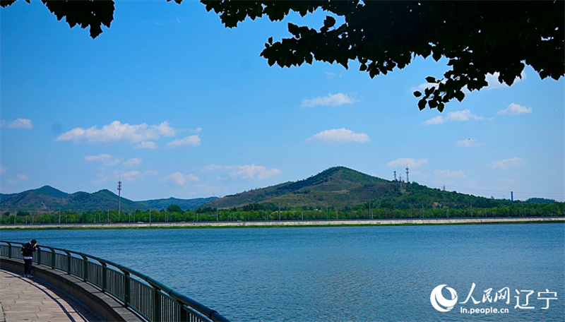 águas cristalinas num corredor verde transformam Jinzhou num paraíso