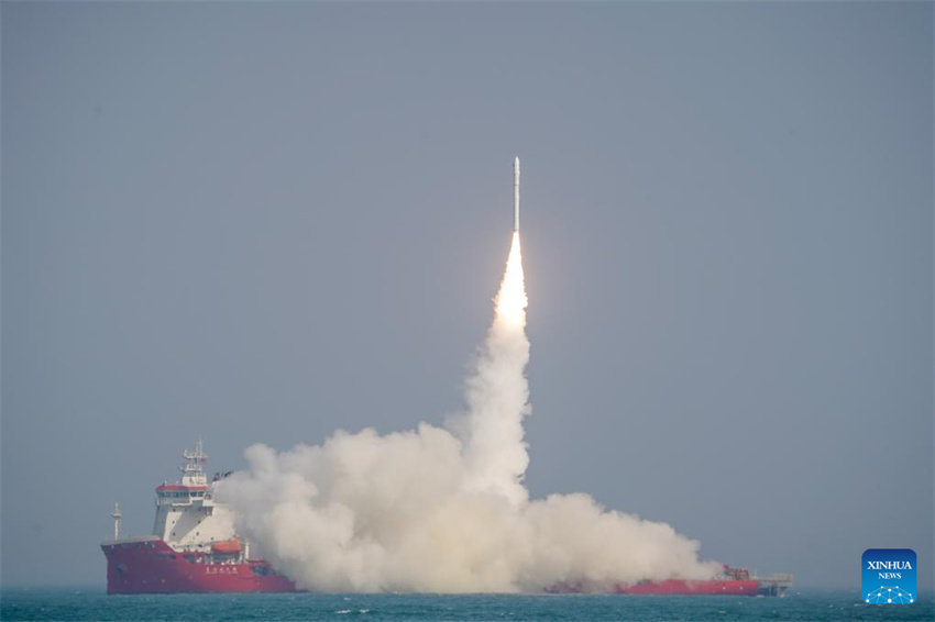 Foguete chinês CERES-1 lan?a novos satélites do mar
