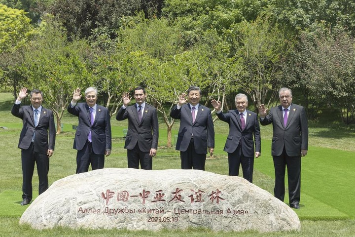 Ao longo da antiga Rota da Seda, Xi Jinping cultiva novos la?os com a ásia Central