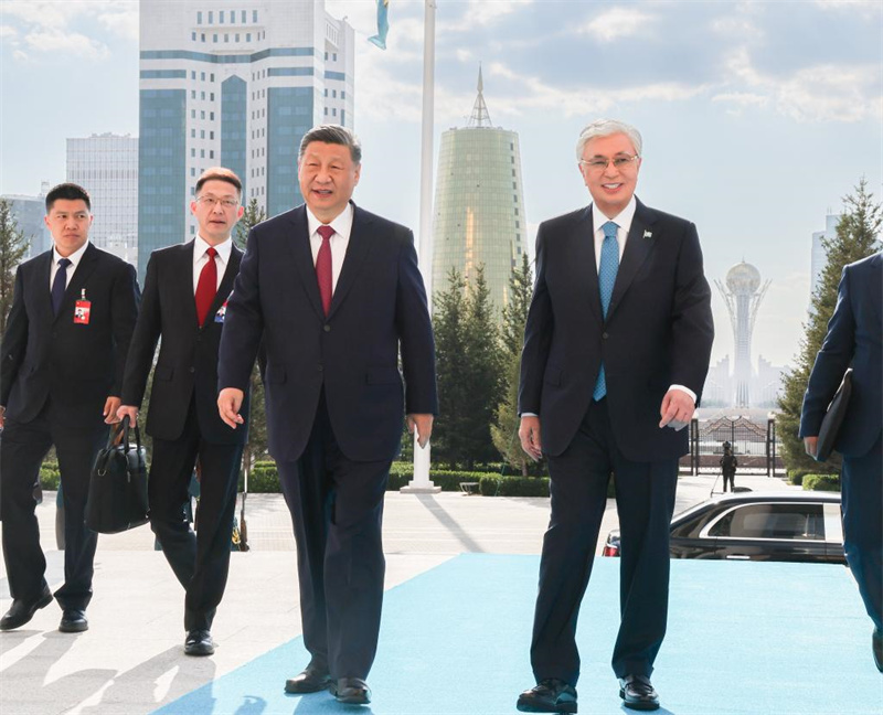 Xi Jinping diz que China está pronta para trabalhar com Cazaquist?o para contribuir mais para paz e desenvolvimento regionais e mundiais
