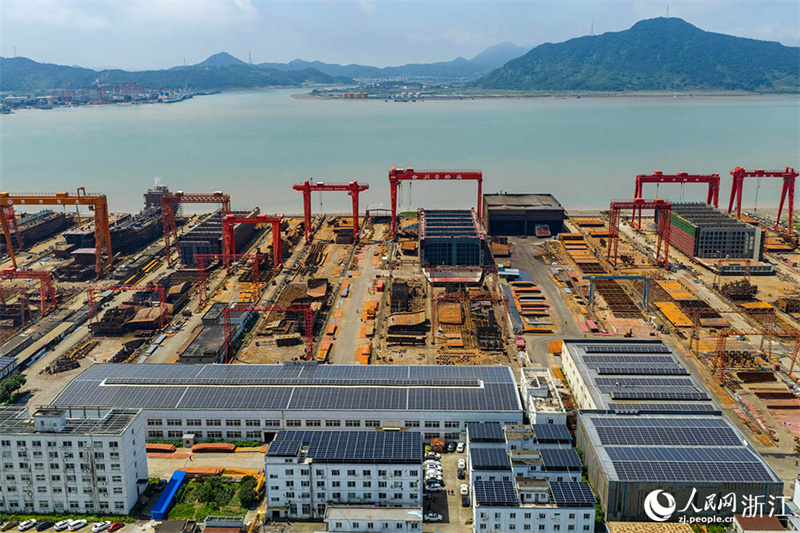 Ningbo: estaleiros navais em produ??o plena para responder a elevado número de encomendas