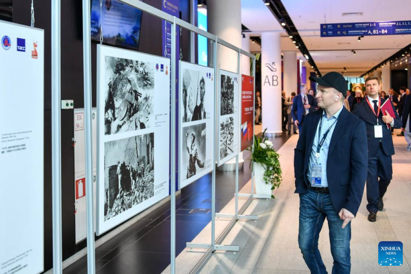 Exposi??o de fotos é inaugurada na Rússia para comemorar a vitória na Guerra Mundial Antifascista