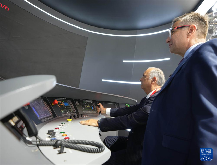 17a Exposi??o Internacional de Tecnologia e Equipamentos Ferroviários Modernos da China é inaugurada em Beijing