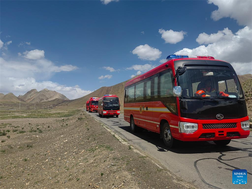 Esfor?os de resgate em andamento após deslizamento de terra em porto na fronteira entre China e Nepal