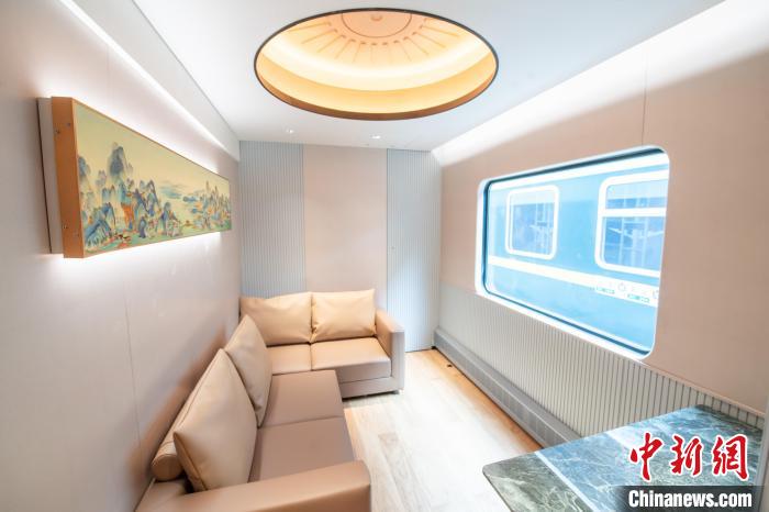 Primeiro trem turístico da regi?o de Beijing-Tianjin-Hebei entra em opera??o