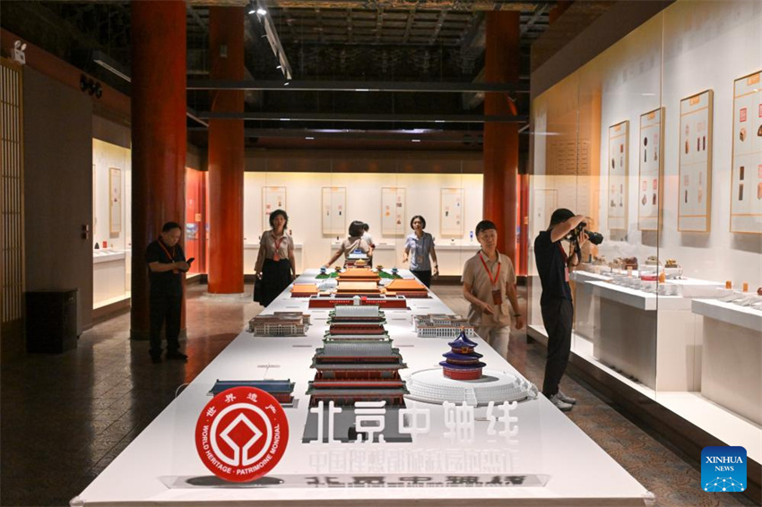 Exposi??o de arte de entalhe de sinetes para o eixo central de Beijing inaugurada na Cidade Proibida