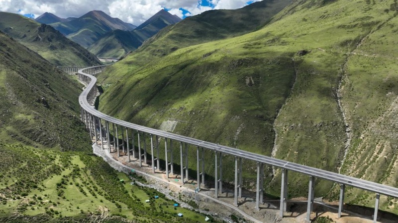 Rede de transporte abrangente impulsiona desenvolvimento em Xizang