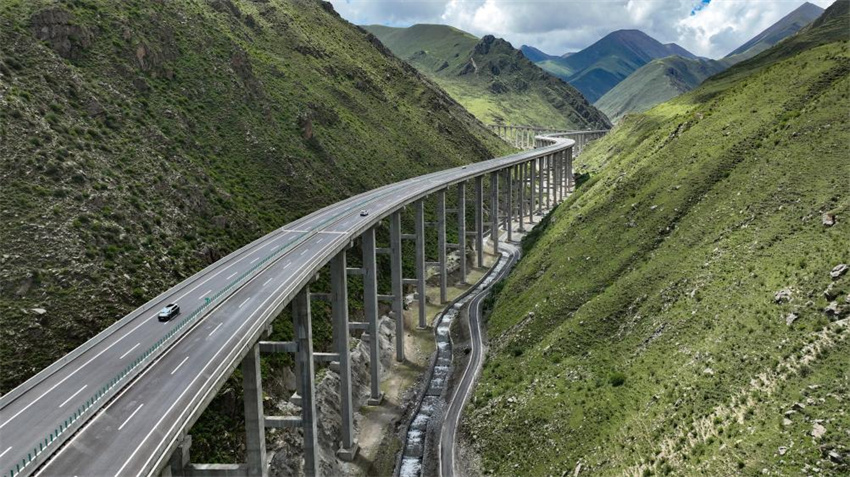 Rede de transporte abrangente impulsiona o desenvolvimento em Xizang
