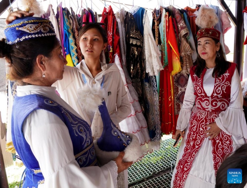 Visitantes s?o atraídos pelas paisagens naturais e atra??es culturais únicas em Xinjiang