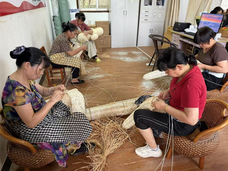 Artesanato rural em rat? de Guangxi ganha aten??o global