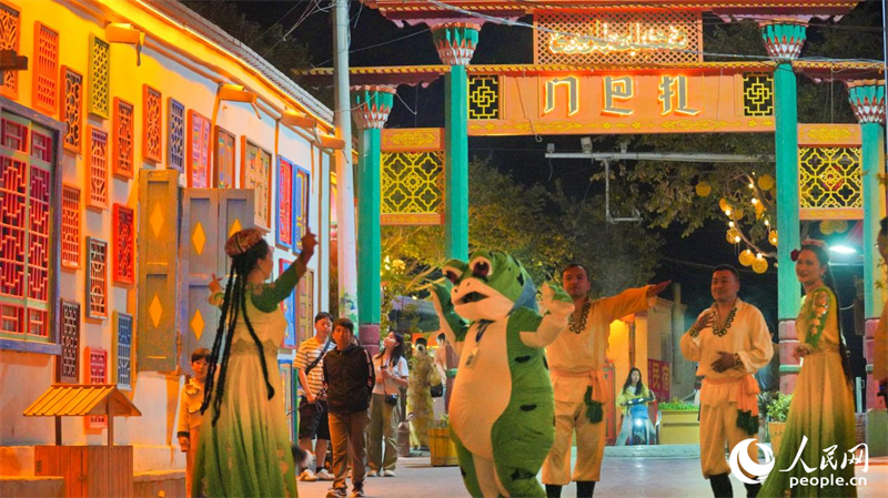 Antiga cidade de Kuqa revive cultura milenar e bate recorde de turismo