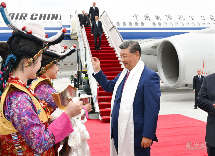Xi Jinping chega a Lhasa para celebra??es do 60o aniversário de funda??o da Regi?o Aut?noma de Xizang