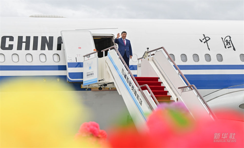 Xi Jinping chega a Lhasa para celebra??es do 60o aniversário de funda??o da Regi?o Aut?noma de Xizang