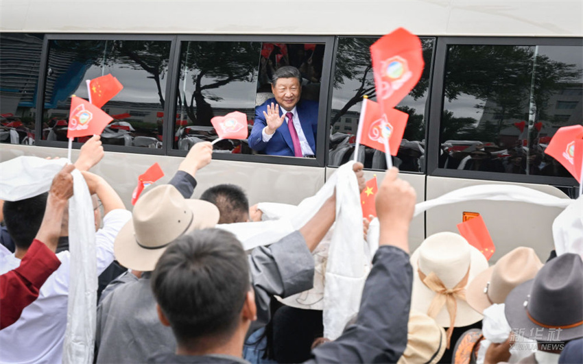Xi Jinping chega a Lhasa para celebra??es do 60o aniversário de funda??o da Regi?o Aut?noma de Xizang