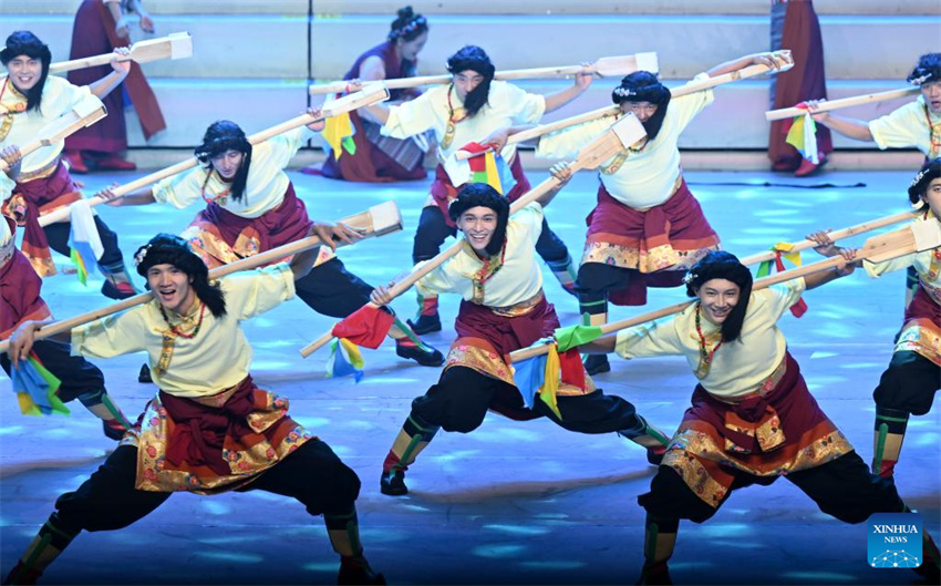 Gala em Lhasa celebra 60o aniversário de funda??o da Regi?o Aut?noma de Xizang