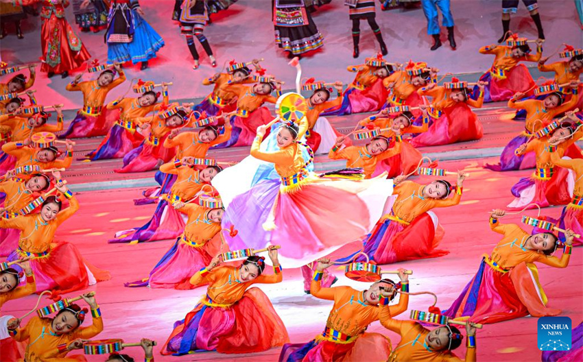 Gala em Lhasa celebra 60o aniversário de funda??o da Regi?o Aut?noma de Xizang