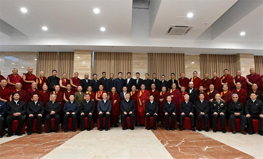Xi Jinping pede esfor?os conjuntos para moderniza??o em reuni?o com representantes de toda a regi?o de Xizang