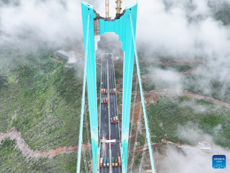 Constru??o da ponte mais alta do mundo inicia importantes testes de carga no sudoeste da China