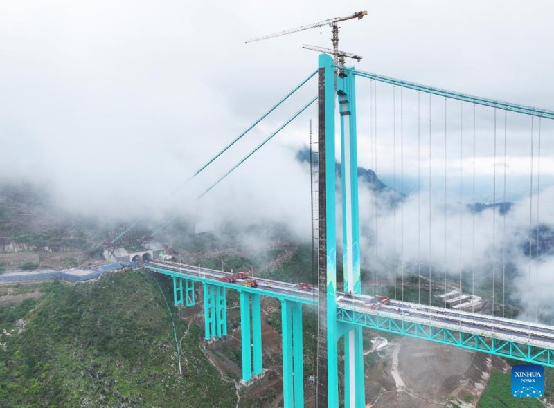 Constru??o da ponte mais alta do mundo inicia importantes testes de carga no sudoeste da China
