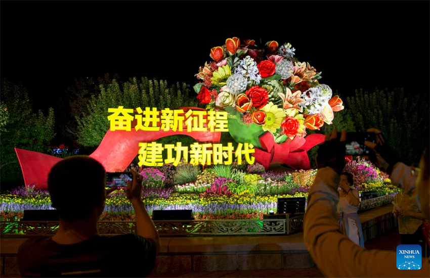 Exibi??es florais enfeitam Beijing antes do desfile do Dia da Vitória