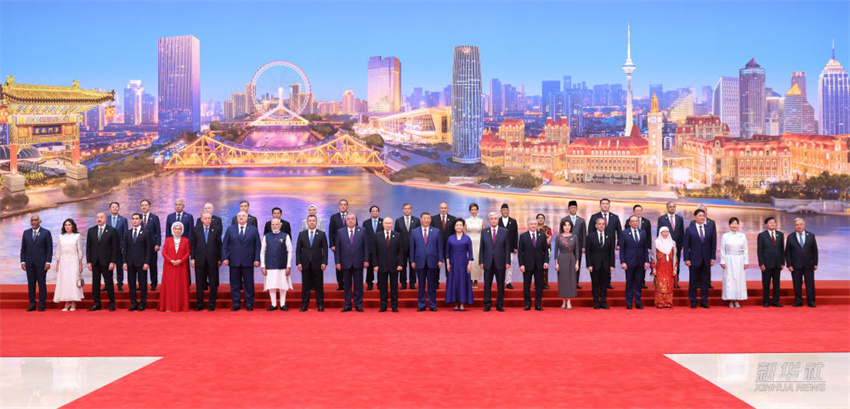 Xi Jinping realiza banquete de boas-vindas para convidados participantes da Cúpula da OCS em Tianjin
