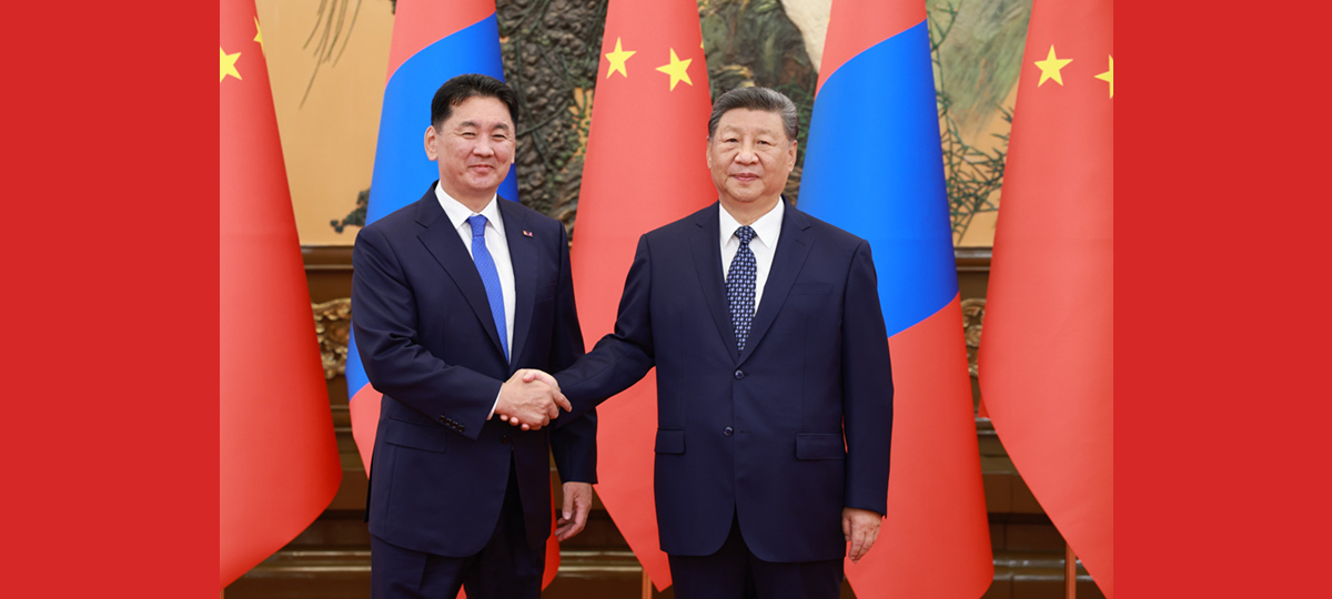 Xi Jinping reúne-se com presidente da Mongólia Ukhnaa Khurelsukh