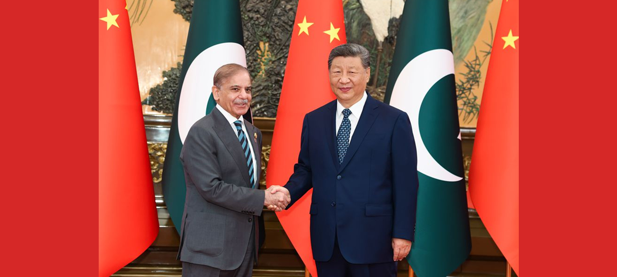 Xi Jinping se encontra com primeiro-ministro paquistanês