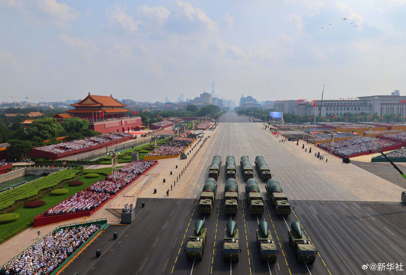China exibe mísseis nucleares com alcance global em desfile