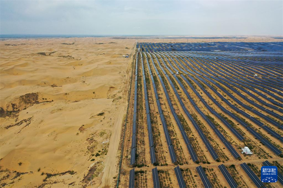 Mongólia Interior: o mar de areia se transforma em “mar azul” em Dalate