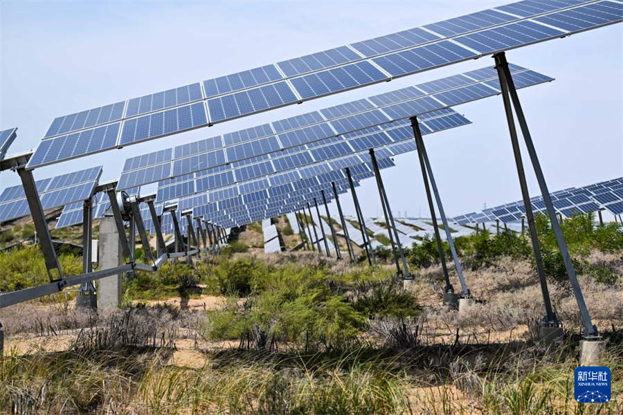 Mongólia Interior: o mar de areia se transforma em “mar azul” em Dalate