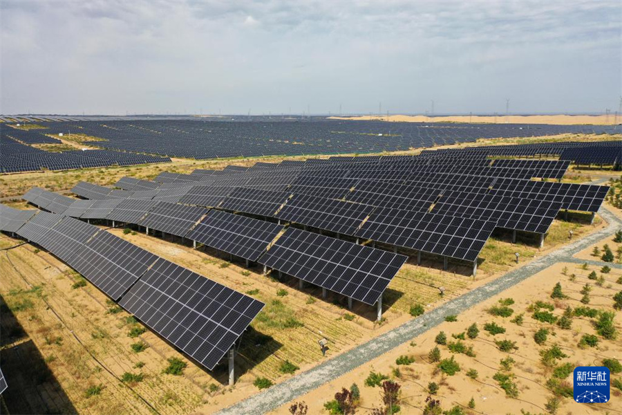 Mongólia Interior: o mar de areia se transforma em “mar azul” em Dalate