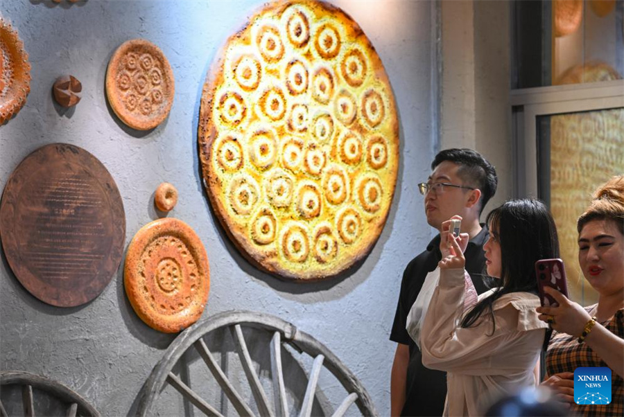 Técnicas tradicionais de fabrica??o de naan herdadas e desenvolvidas em Xinjiang