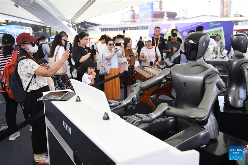 Produtos de alta tecnologia expostos na CIFTIS em Beijing
