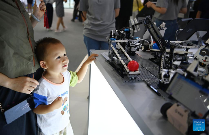 Produtos de alta tecnologia expostos na CIFTIS em Beijing