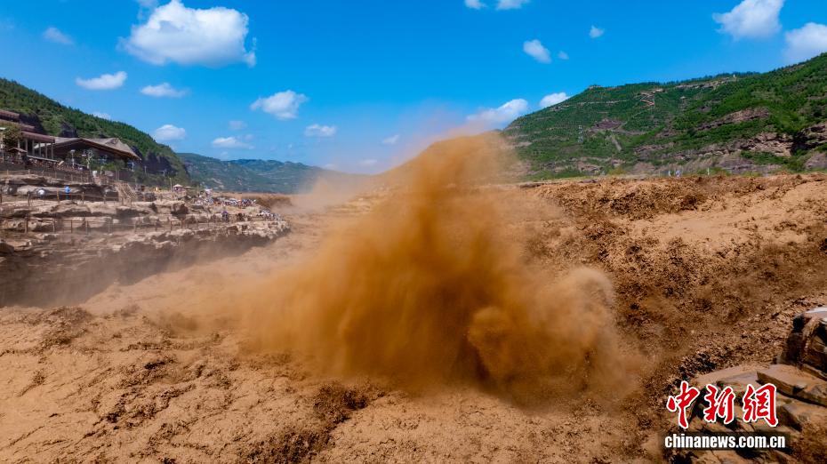 Galeria: Cachoeira Hukou atravessa melhor período de observa??o