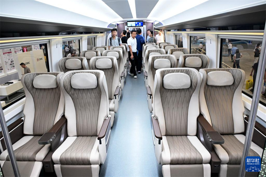 Trem urbano inteligente de padr?o chinês estreou em Qingdao e será utilizado na Linha Expressa Beijing-Xiong'an