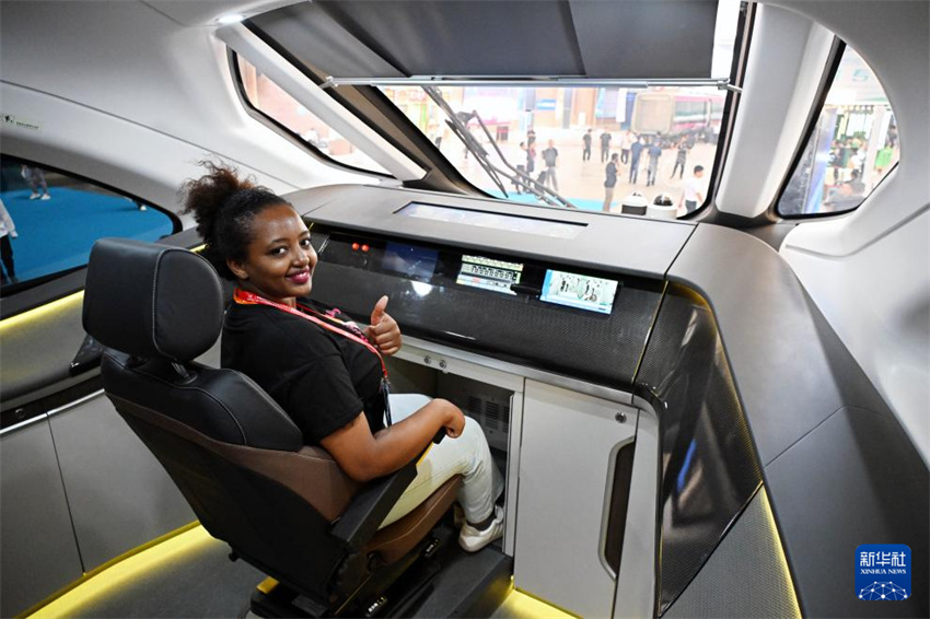 Trem urbano inteligente de padr?o chinês estreou em Qingdao e será utilizado na Linha Expressa Beijing-Xiong'an