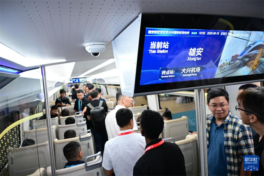 Trem urbano inteligente de padr?o chinês estreou em Qingdao e será utilizado na Linha Expressa Beijing-Xiong'an