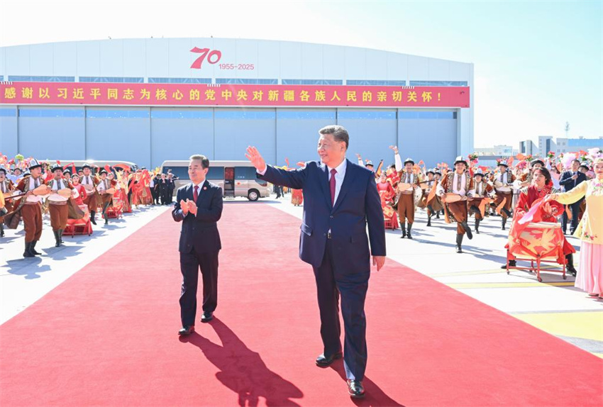 Xi Jinping parte para Beijing após participar das celebra??es do 70o aniversário da funda??o da Regi?o Aut?noma Uigur de Xinjiang