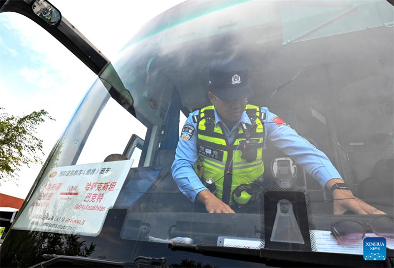 Xinjiang avan?a como porta de entrada para a abertura da China