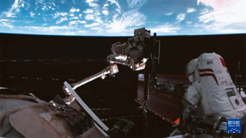 Tripula??o da Shenzhou-20 concluiu com sucesso sua quarta atividade extraveicular