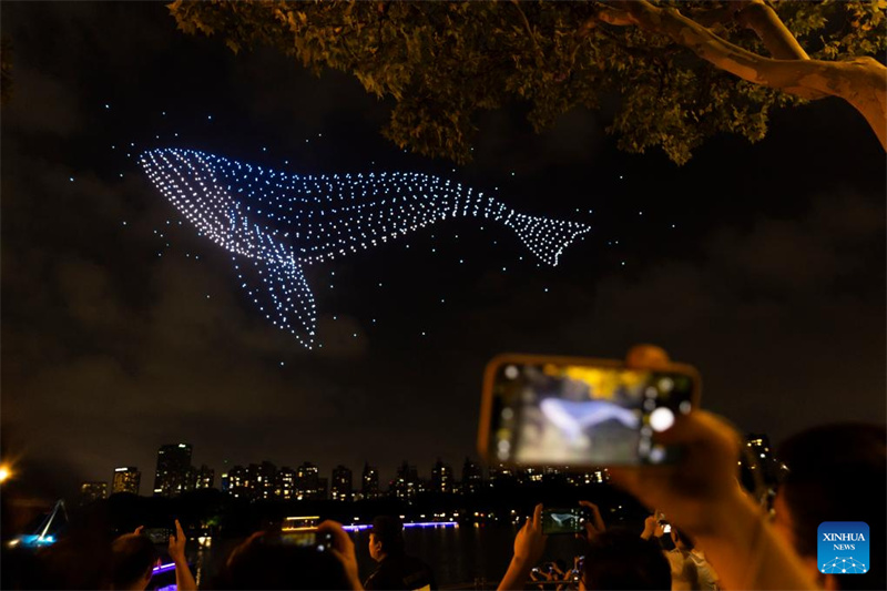 Shanghai realiza show de luz com drones em comemora??o do Dia Nacional