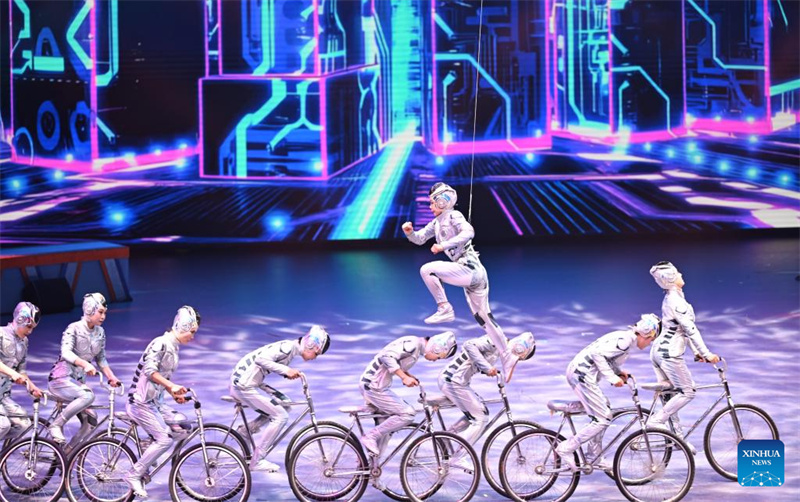 Festival internacional de circo abre na 