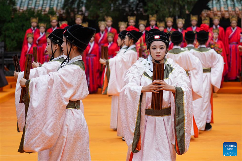 China celebra 2.576o aniversário do nascimento de Confúcio