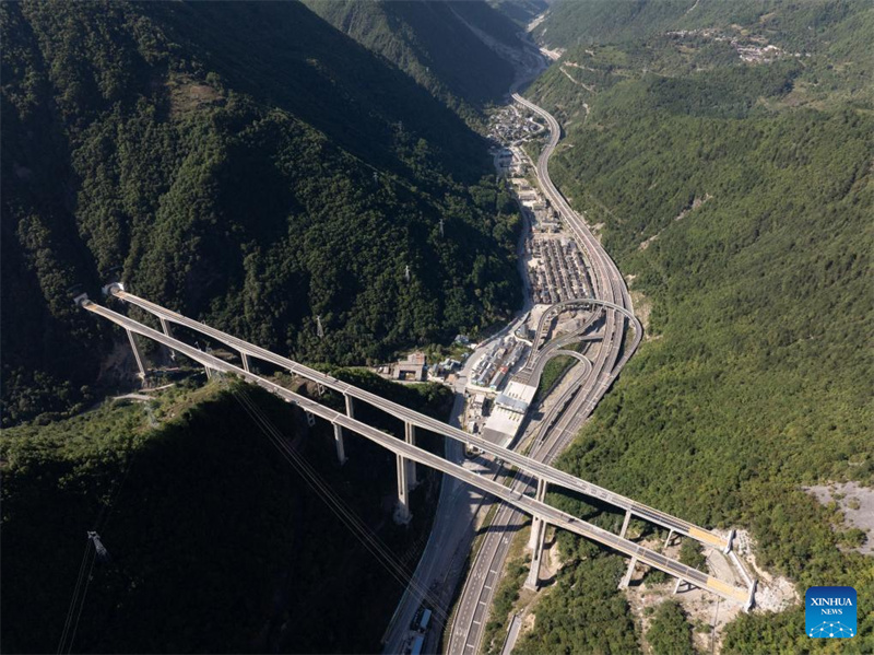 China: via expressa liga Vale de Jiuzhai a patrim?nio da UNESCO