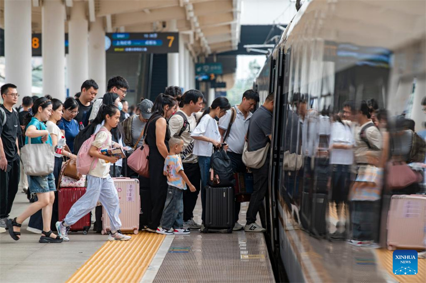 China inicia alta temporada de viagens para feriado do Dia Nacional